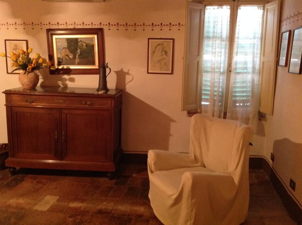 La Romita Ospitalita Rurale Familiare Villa Montisi Ruang foto