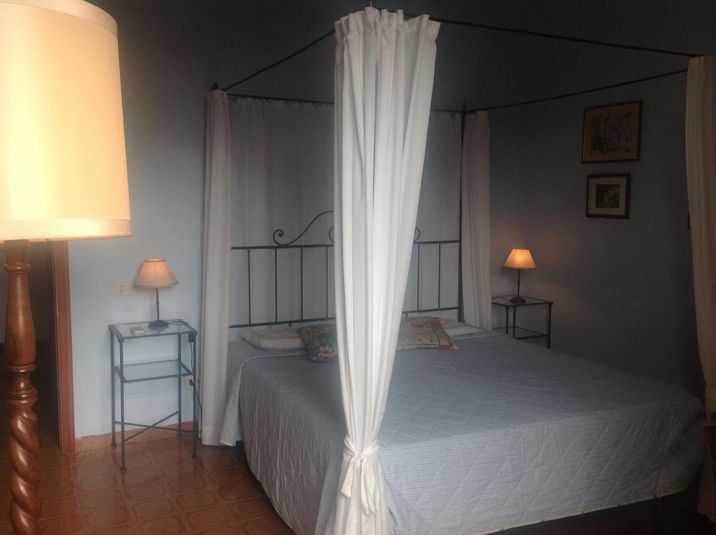 La Romita Ospitalita Rurale Familiare Villa Montisi Ruang foto