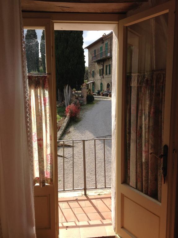 La Romita Ospitalita Rurale Familiare Villa Montisi Ruang foto