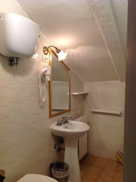 La Romita Ospitalita Rurale Familiare Villa Montisi Ruang foto