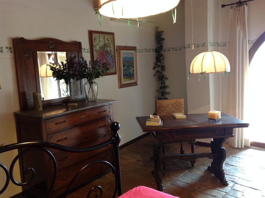 La Romita Ospitalita Rurale Familiare Villa Montisi Ruang foto