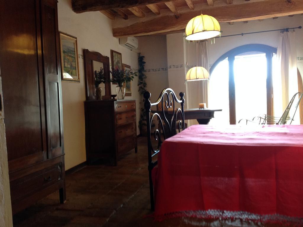 La Romita Ospitalita Rurale Familiare Villa Montisi Ruang foto